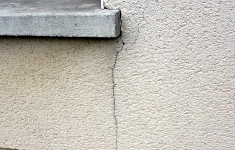 Pourquoi les façades d’une maison fissurent-elles ?