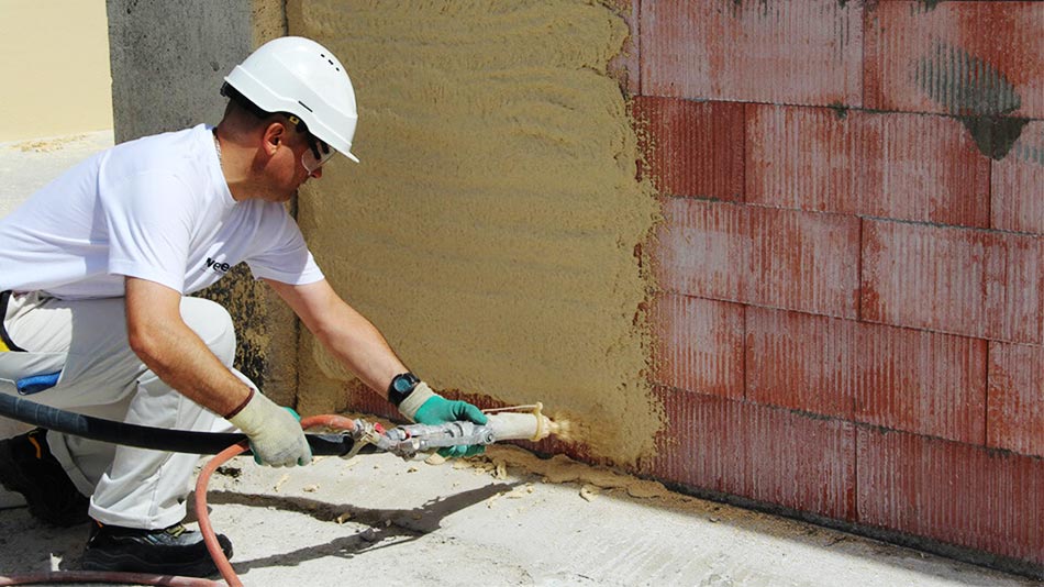 1) L’enduiseur est un professionnel habilité à poser un enduit appelé également crépi