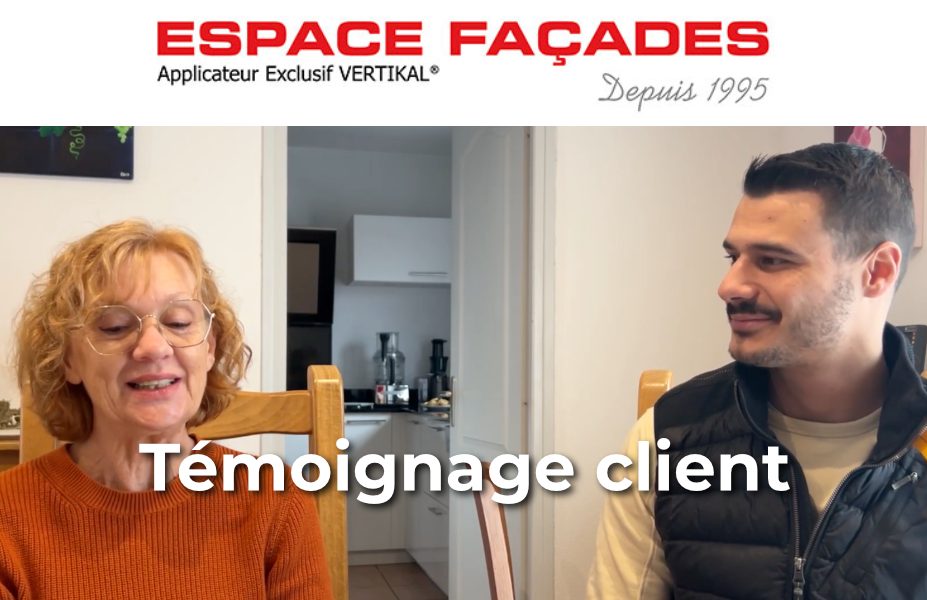 Interview d'une propriétaire de maison construite dans les années 90 avec un crépi granuleux