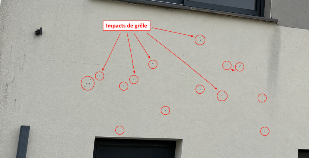 Impacts de grêle sur façade crépie par Espace Façades