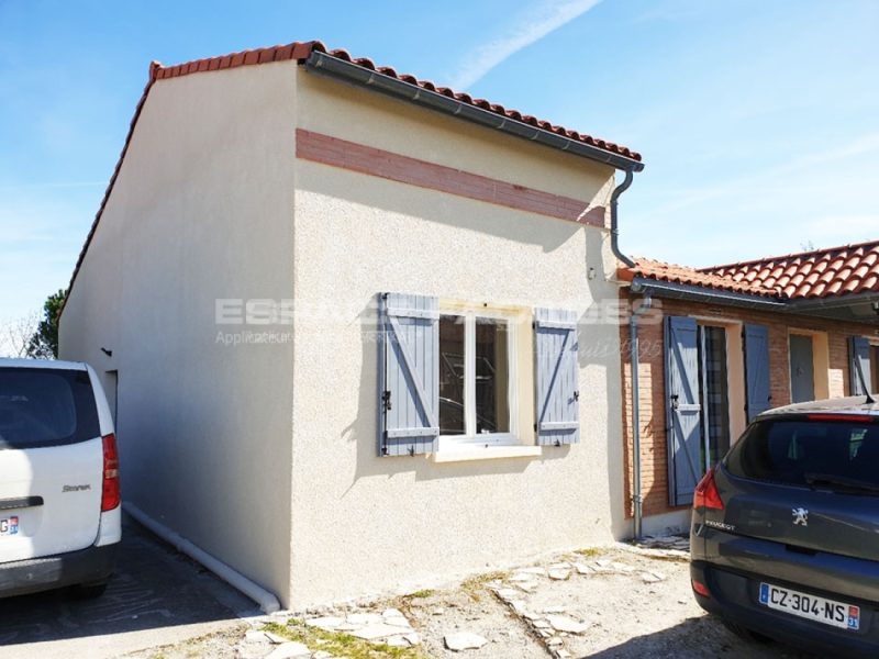 Extension de maison avec façade enduite par Espace Façades