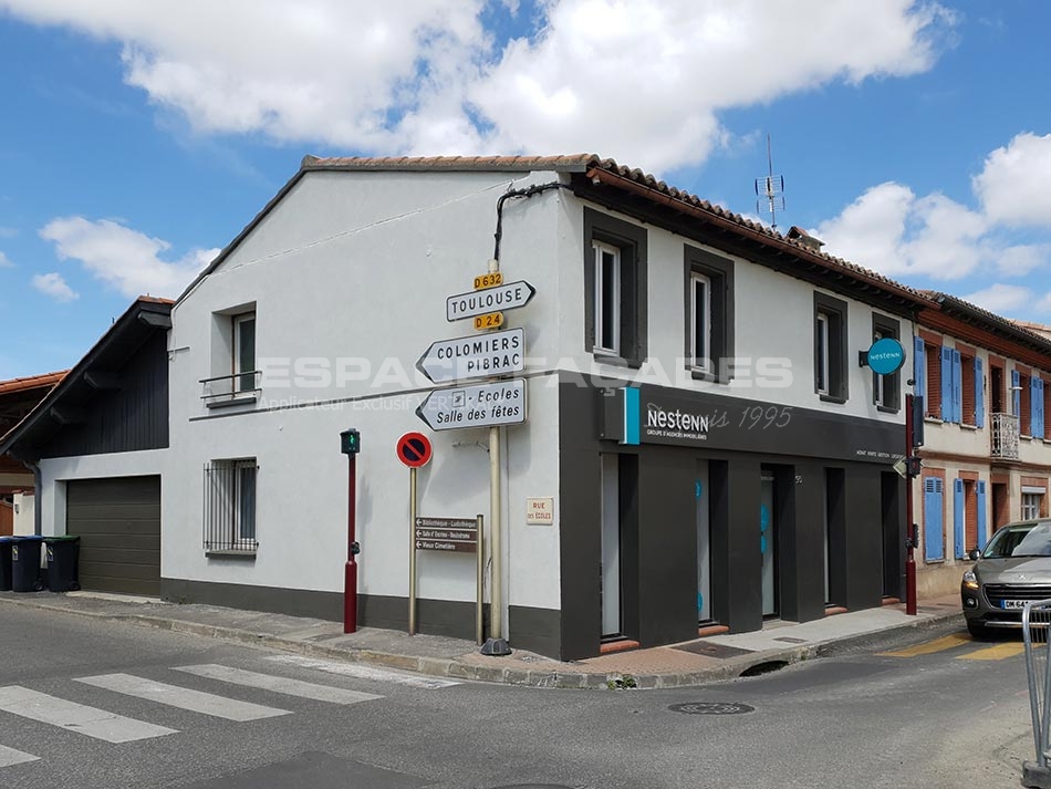 Espace Façades a rénové les façades de l’agence immobilière Nestenn à Plaisance-du-Touch