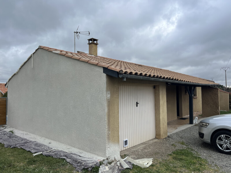 Photo pendant 2 Ravalement façade suite fissure + crépi inadhérent sur maison sur Roques